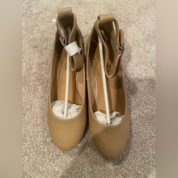 ⭐️ 3 for $22- Beige Heels with Ankle Strap, Size 8 1/2, NWT - Picture 1 of 6